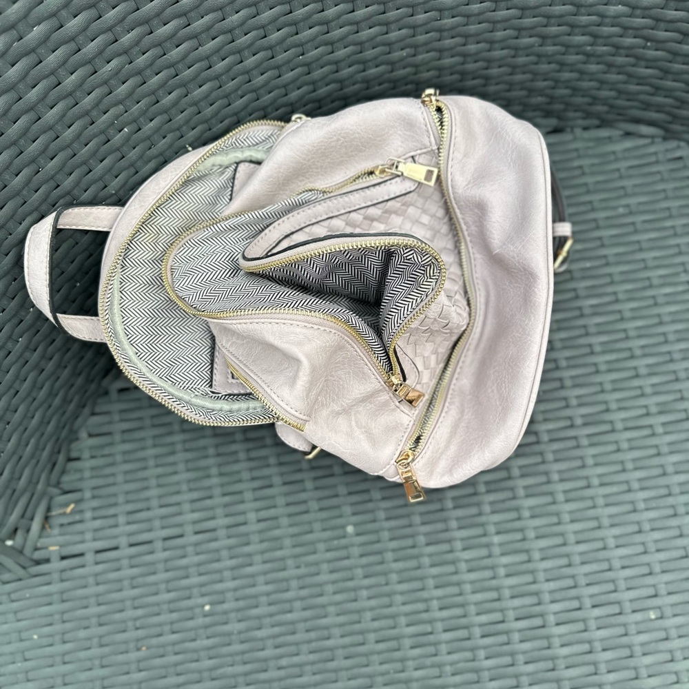 Small back pack - Picture 3 of 3